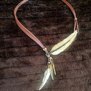 Boho style feather necklace
